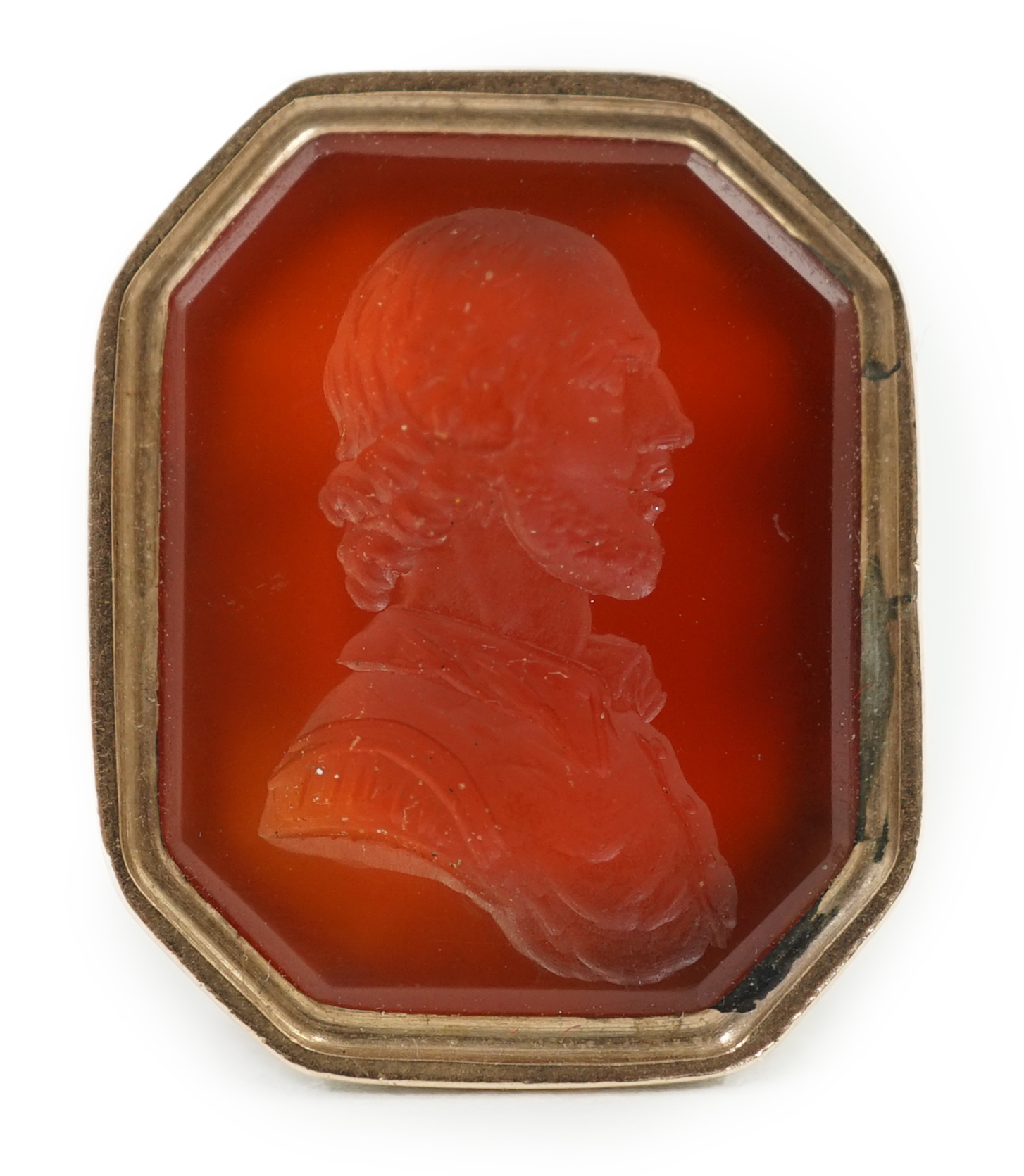 An early 19th century gold overlaid intaglio fob seal, with agate matrix engraved with a portrait bust of a 16th century gentleman, possibly Shakespeare, 3cm high. Condition - fair to good